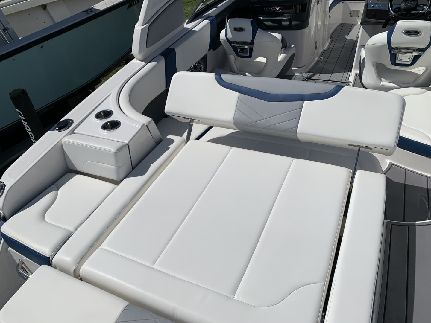 2023 Chaparral 270 OSX