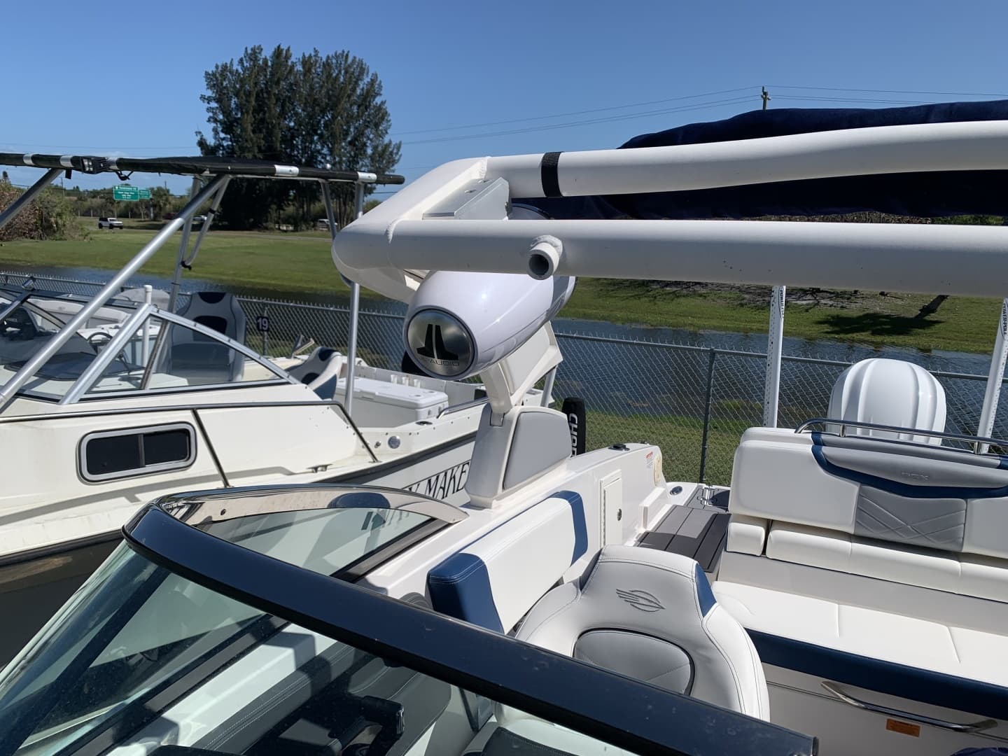 2023 Chaparral 270 OSX