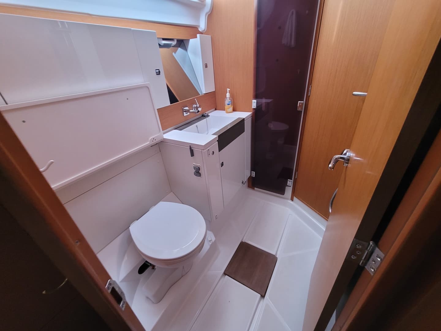 2017 Jeanneau Sun Odyssey 44 DS