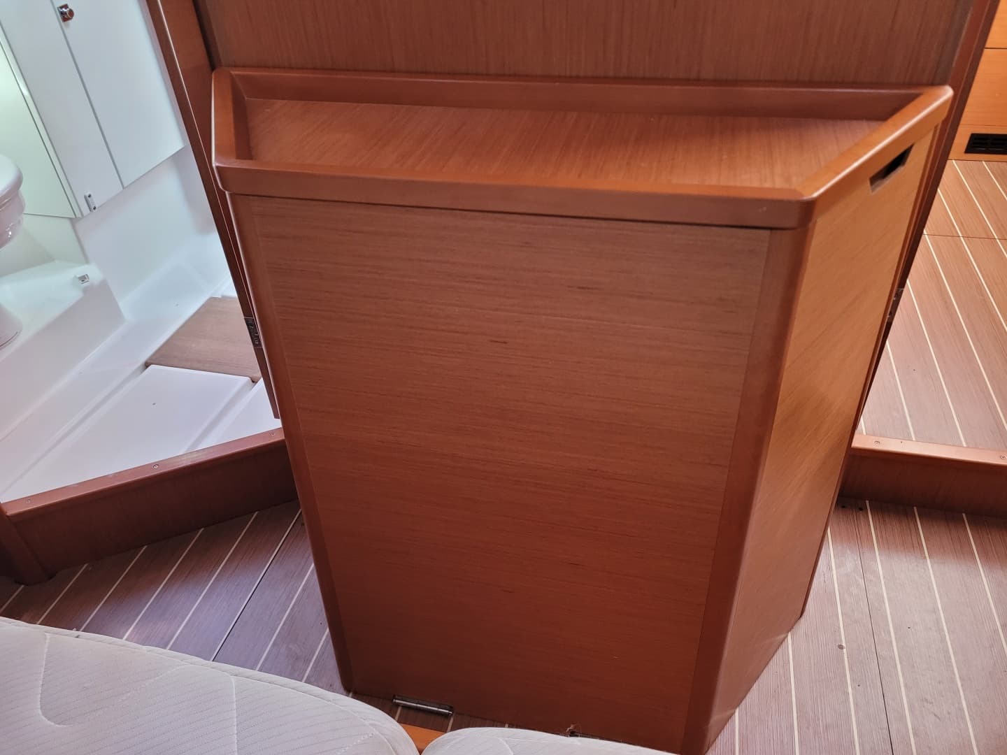 2017 Jeanneau Sun Odyssey 44 DS