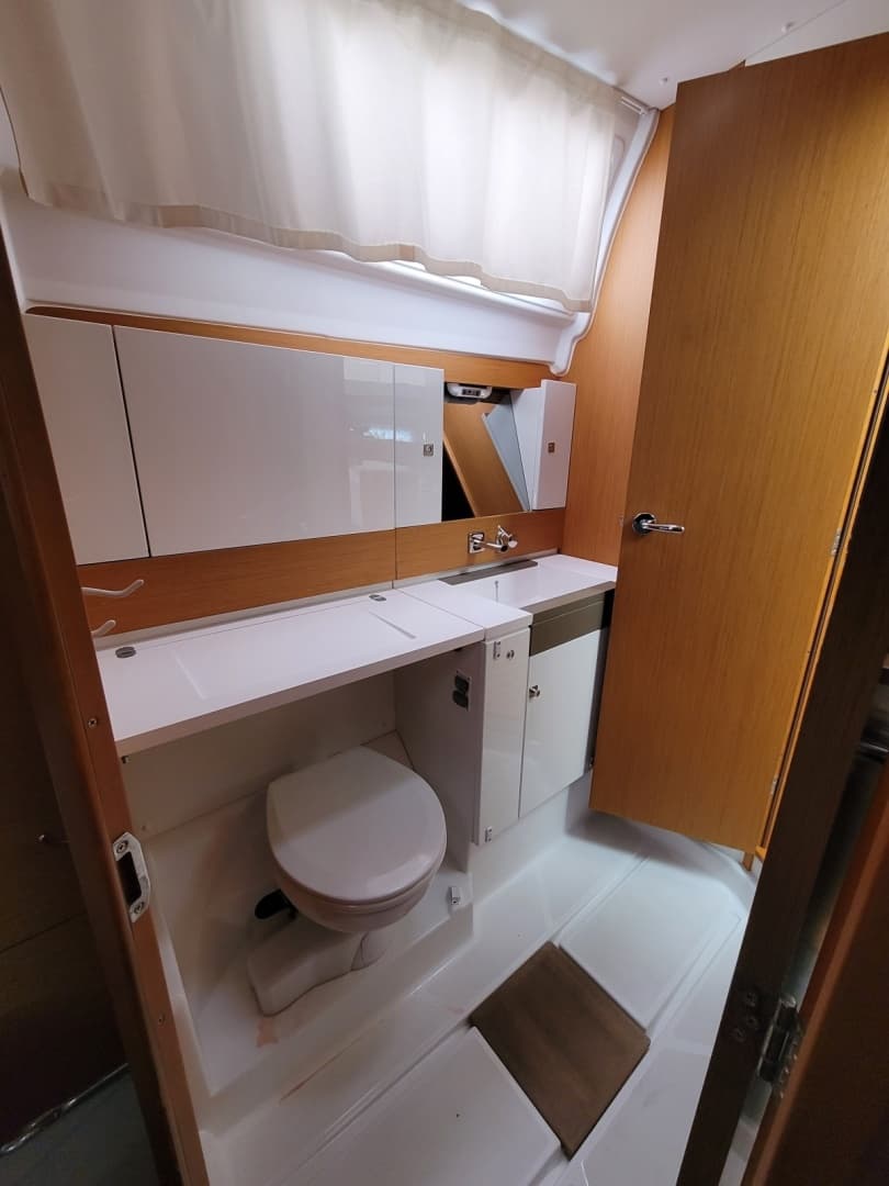 2017 Jeanneau Sun Odyssey 44 DS