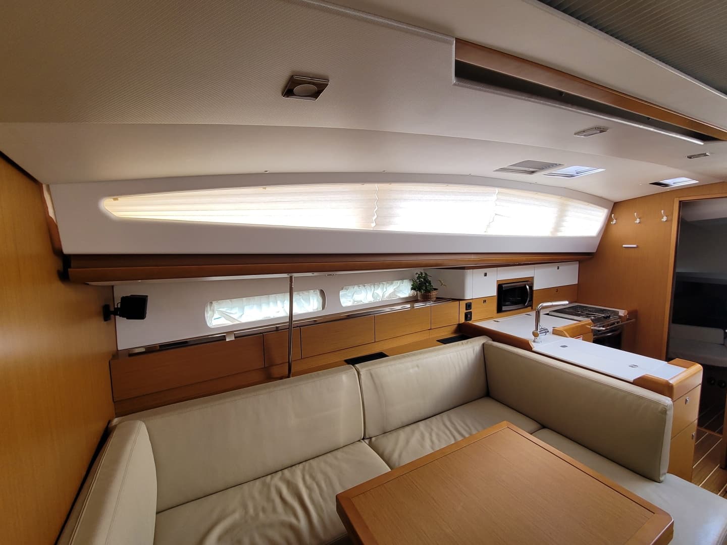 2017 Jeanneau Sun Odyssey 44 DS