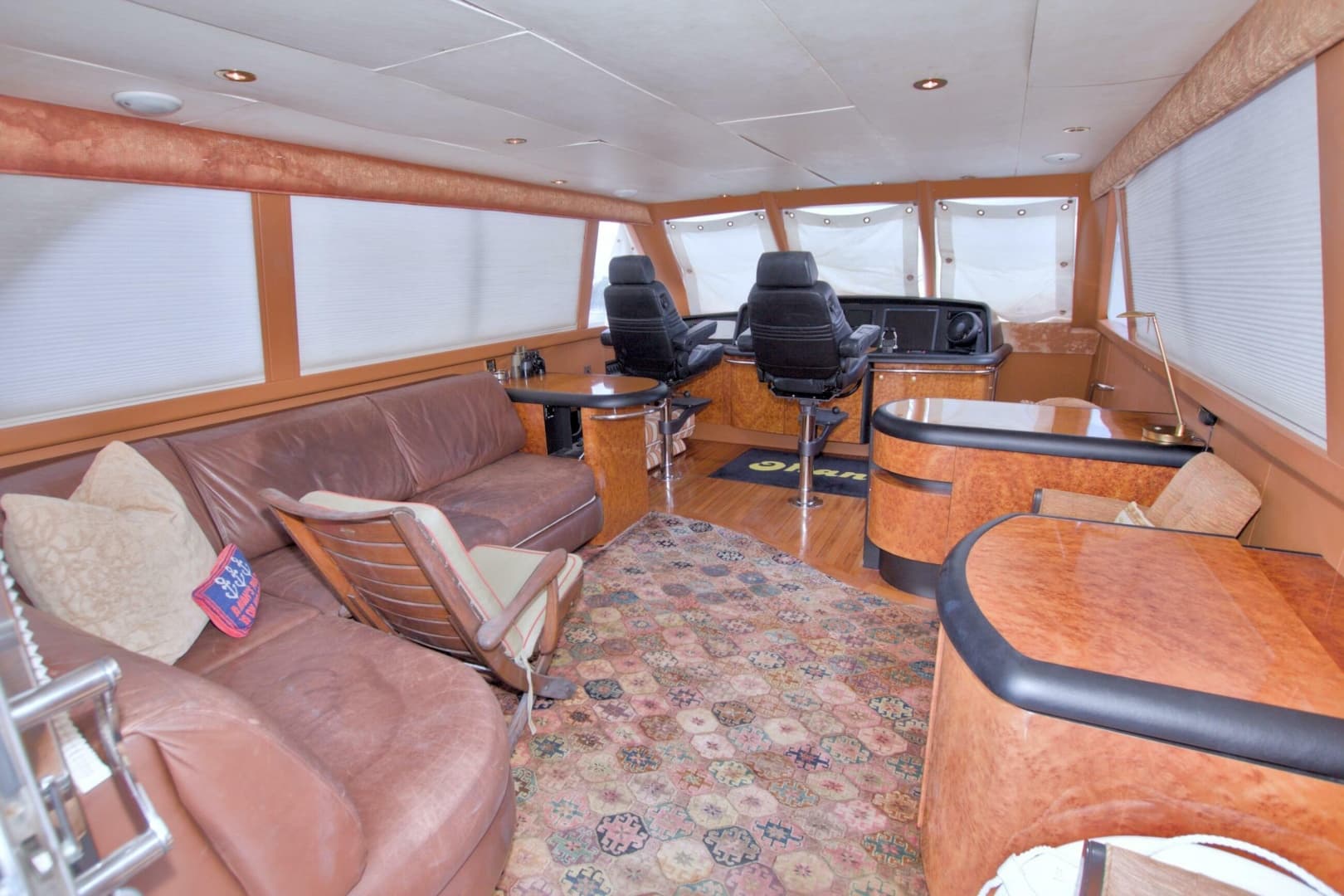 1998 Lazzara Yachts 76 Skylounge Grand Salon