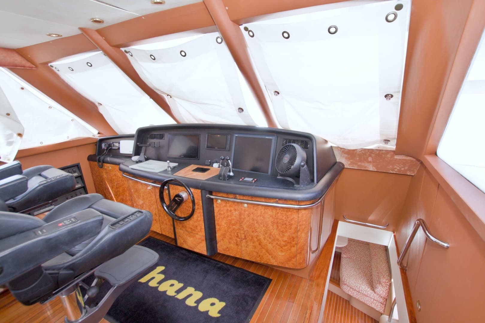 1998 Lazzara Yachts 76 Skylounge Grand Salon