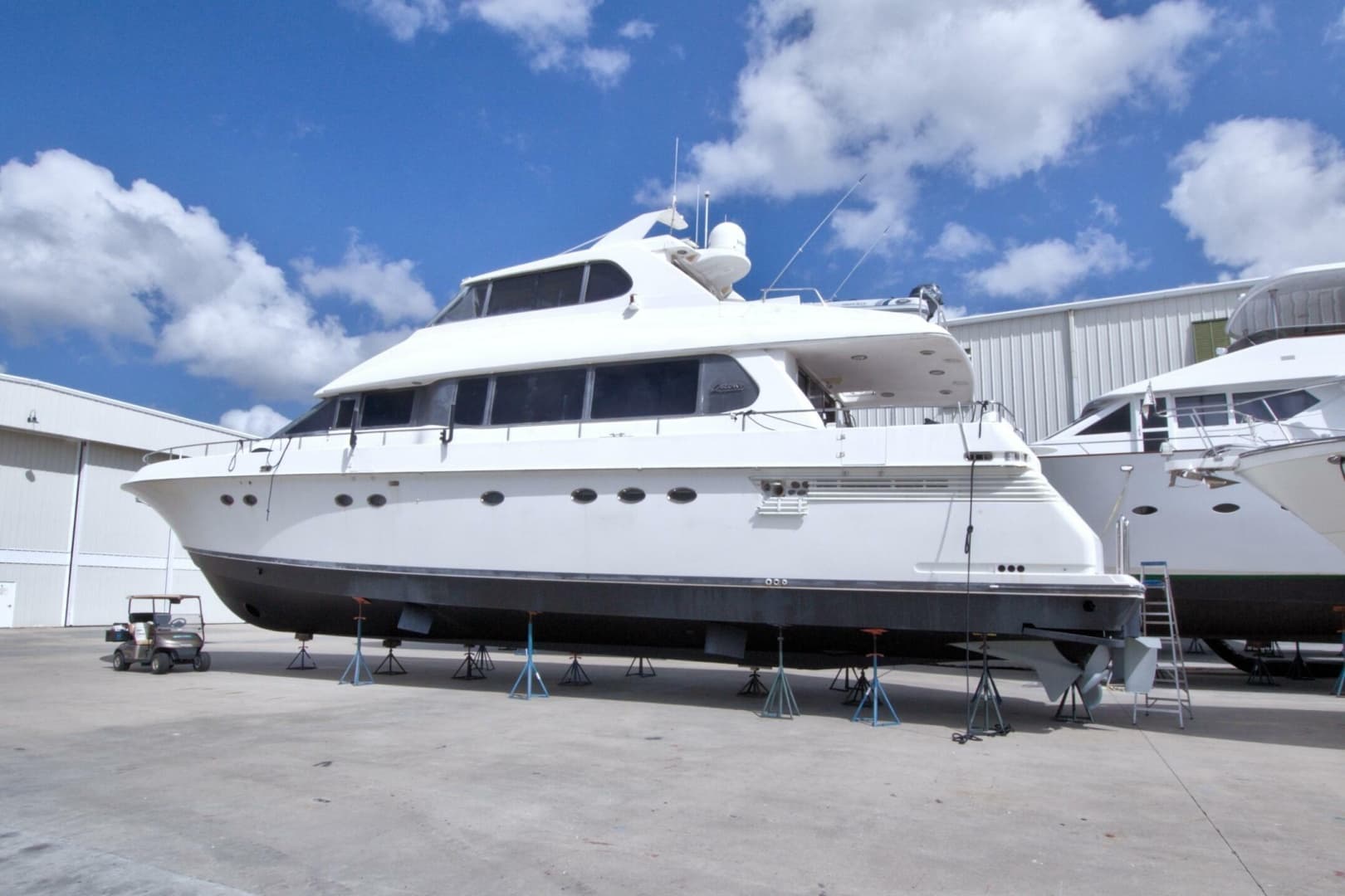 1998 Lazzara Yachts 76 Skylounge Grand Salon