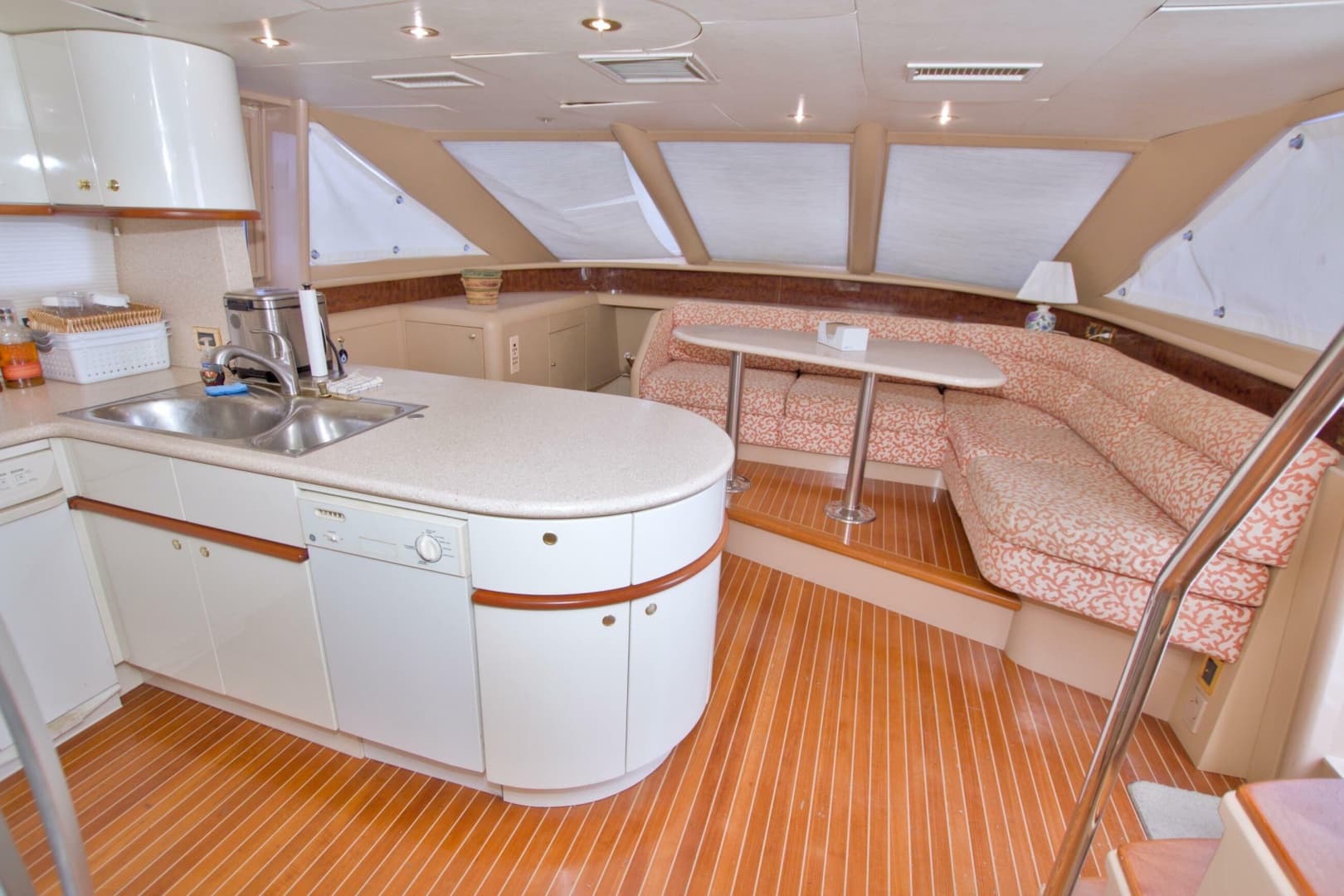 1998 Lazzara Yachts 76 Skylounge Grand Salon
