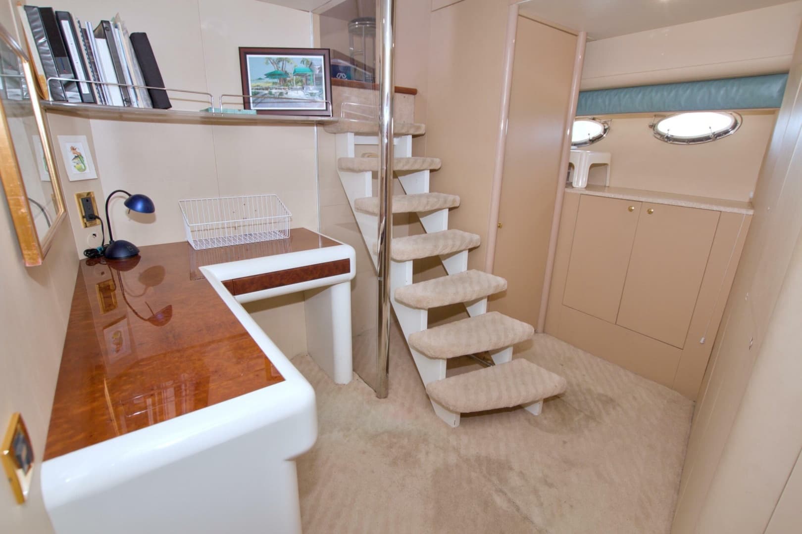 1998 Lazzara Yachts 76 Skylounge Grand Salon