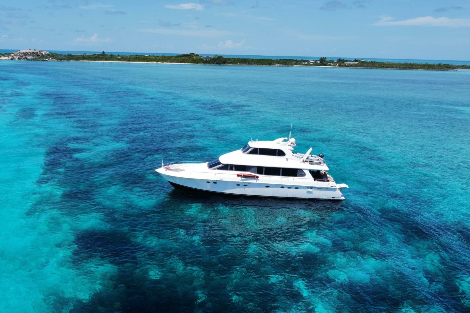 1998 Lazzara Yachts 76 Skylounge Grand Salon