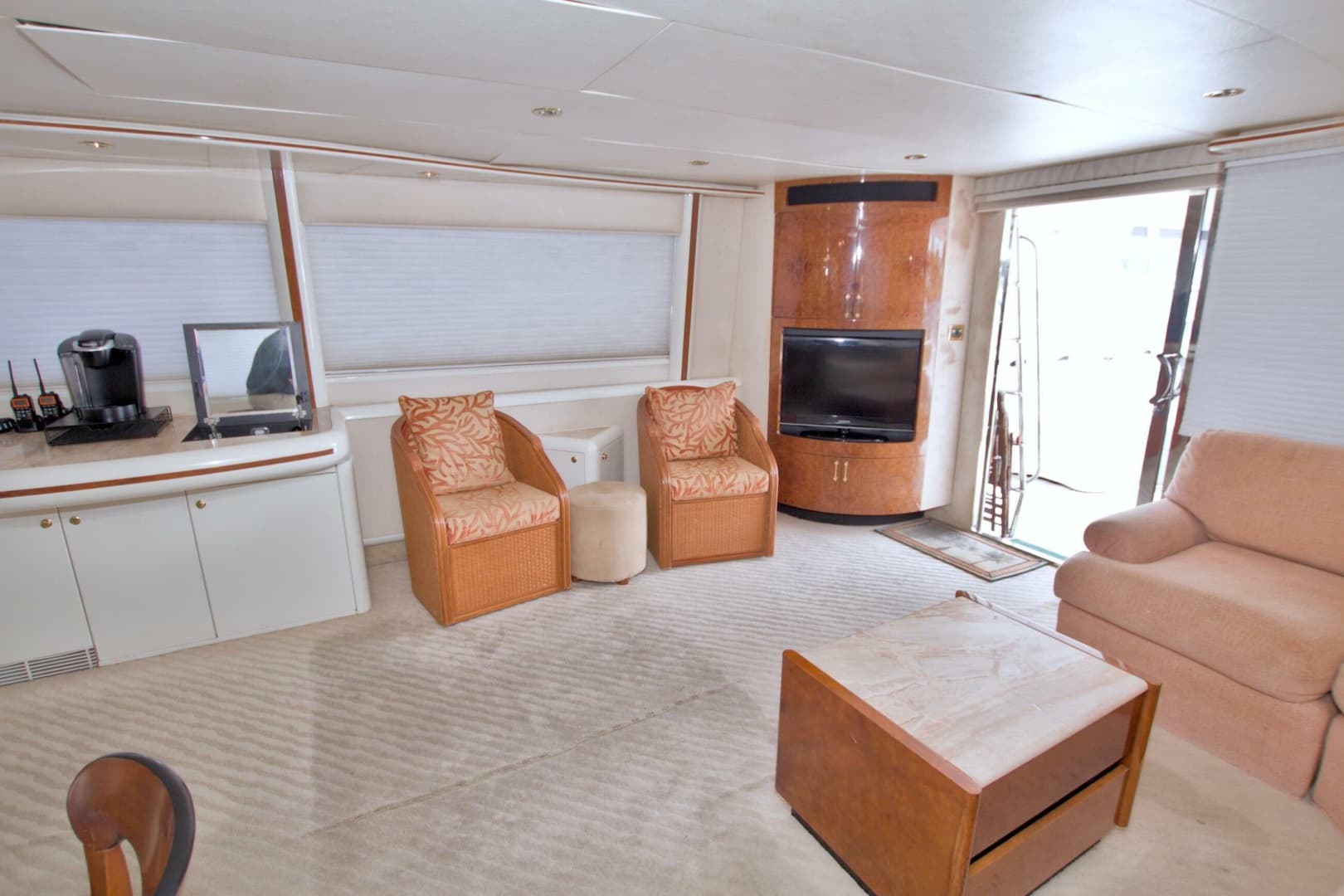 1998 Lazzara Yachts 76 Skylounge Grand Salon