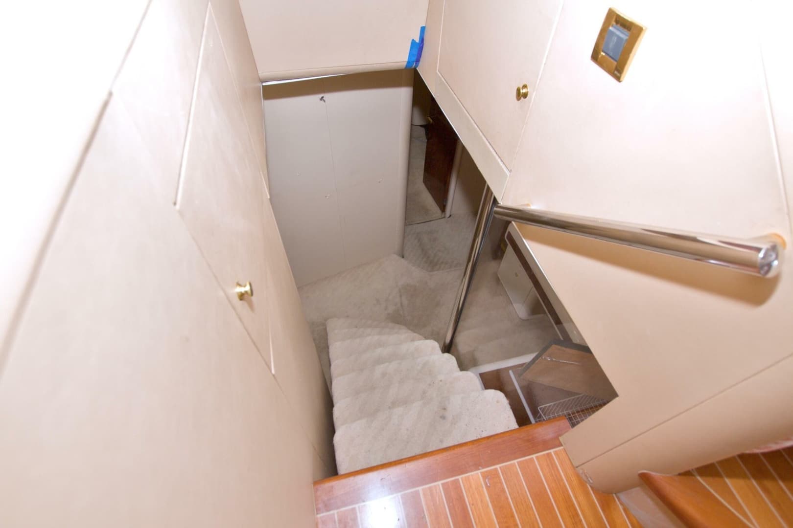 1998 Lazzara Yachts 76 Skylounge Grand Salon