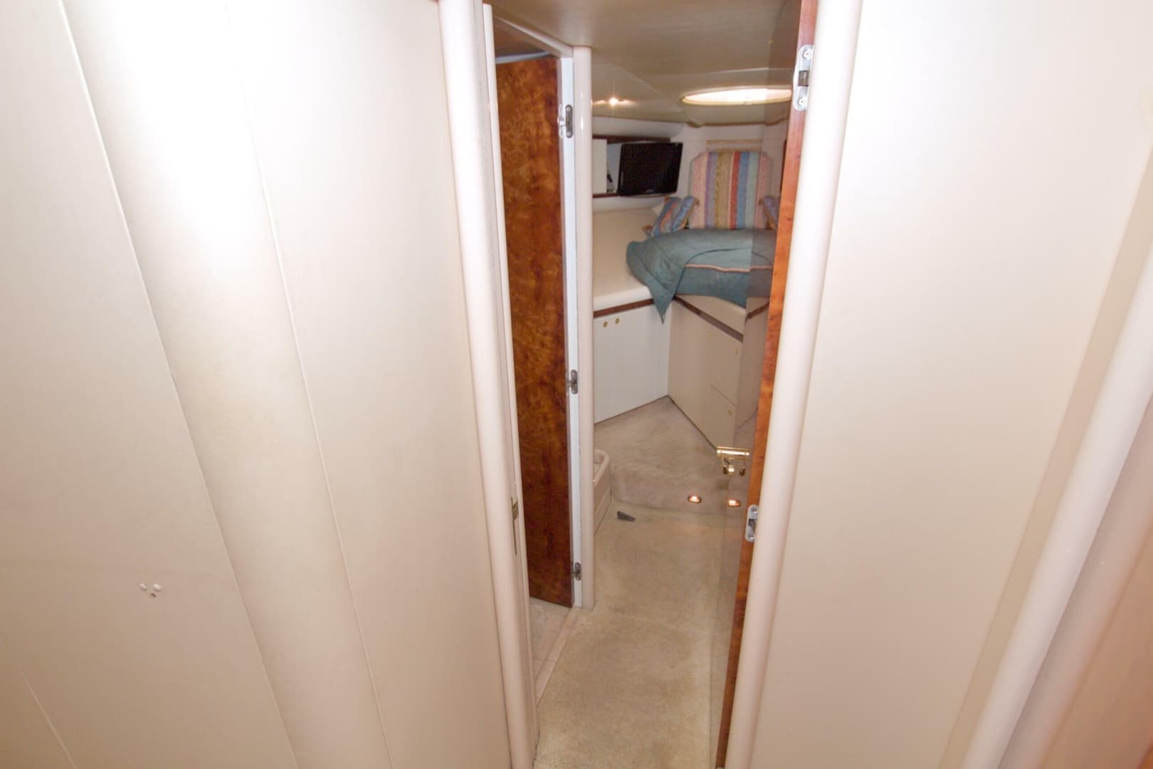 1998 Lazzara Yachts 76 Skylounge Grand Salon