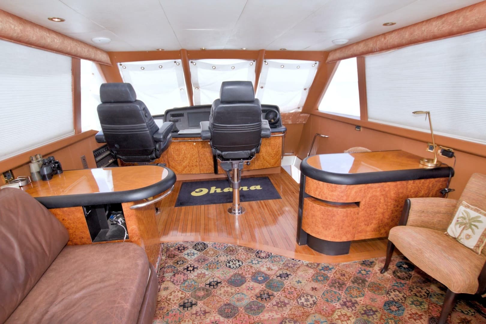 1998 Lazzara Yachts 76 Skylounge Grand Salon