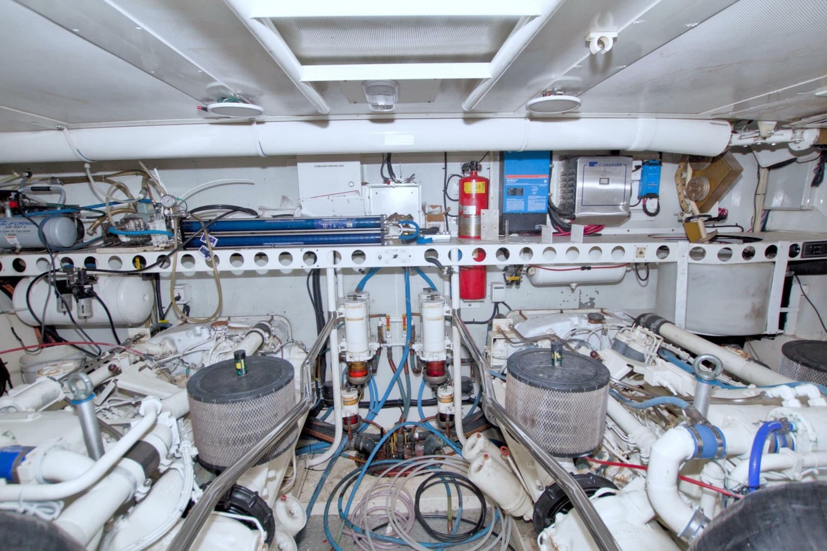 1998 Lazzara Yachts 76 Skylounge Grand Salon