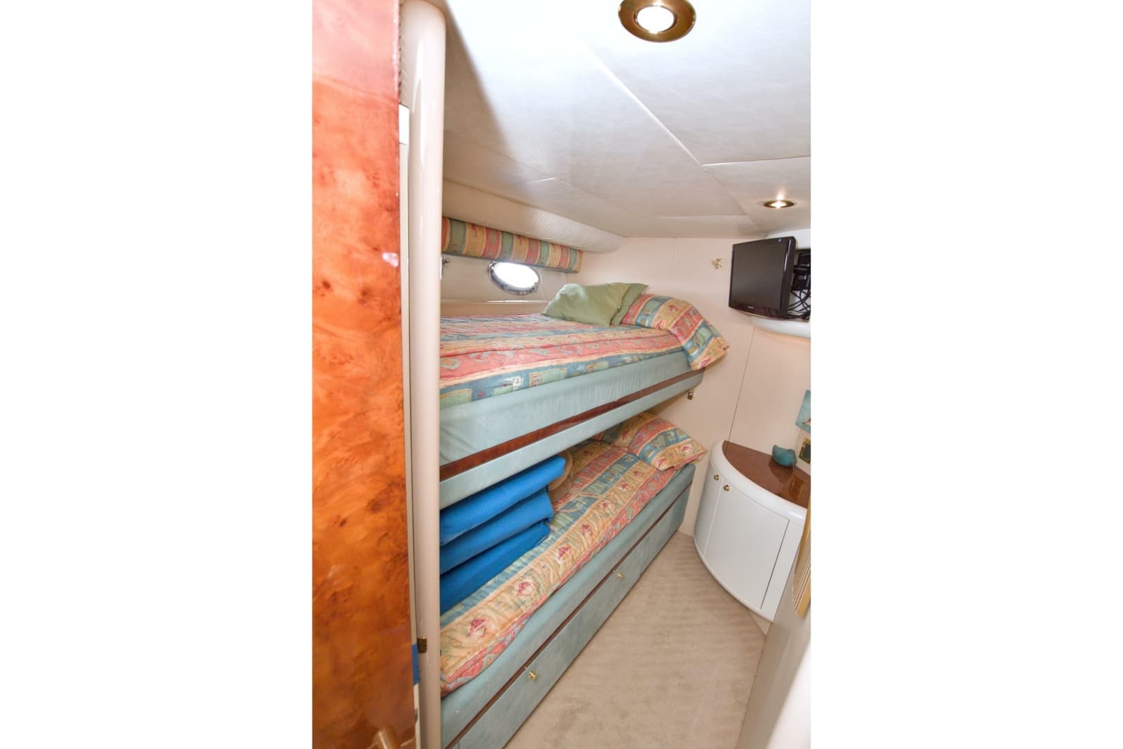 1998 Lazzara Yachts 76 Skylounge Grand Salon