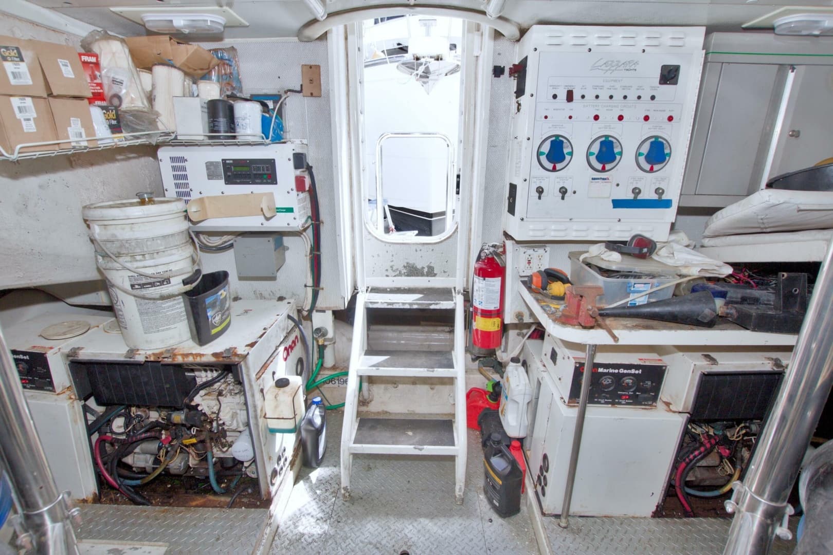 1998 Lazzara Yachts 76 Skylounge Grand Salon