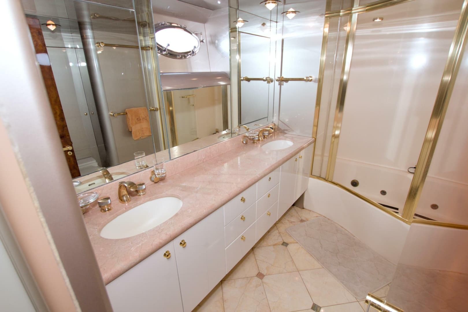1998 Lazzara Yachts 76 Skylounge Grand Salon