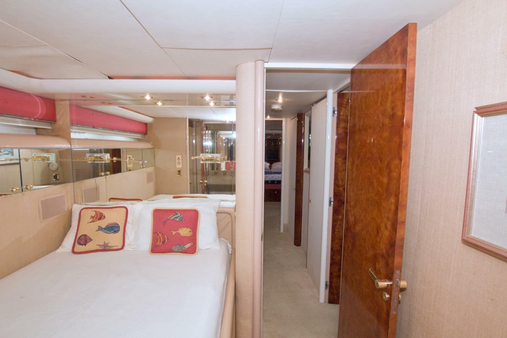 1998 Lazzara Yachts 76 Skylounge Grand Salon