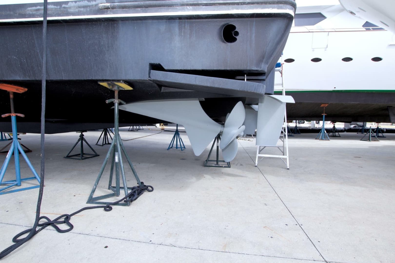 1998 Lazzara Yachts 76 Skylounge Grand Salon