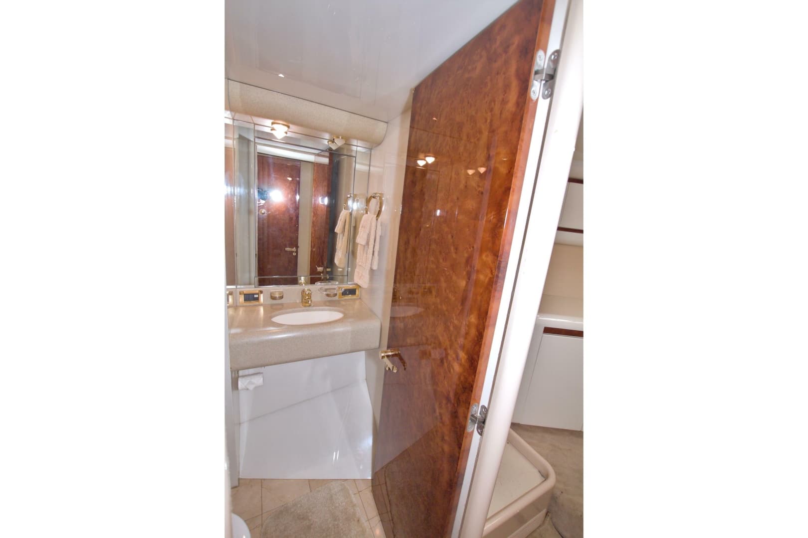 1998 Lazzara Yachts 76 Skylounge Grand Salon