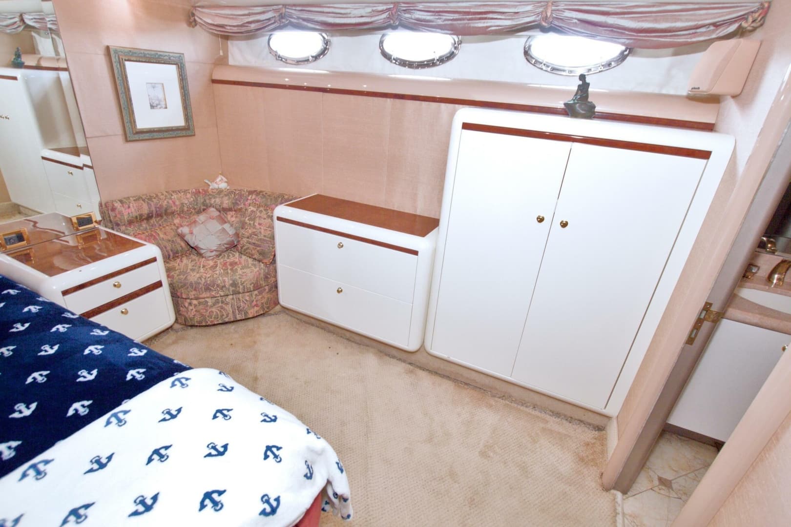 1998 Lazzara Yachts 76 Skylounge Grand Salon
