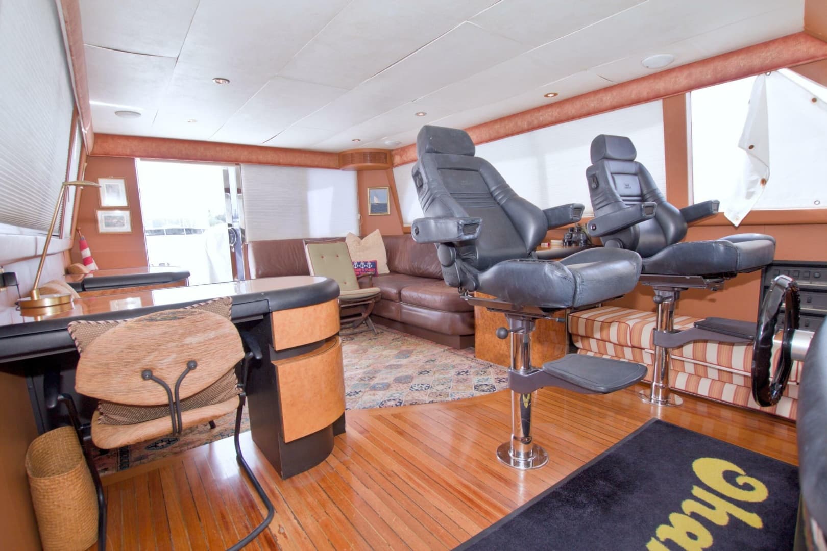 1998 Lazzara Yachts 76 Skylounge Grand Salon