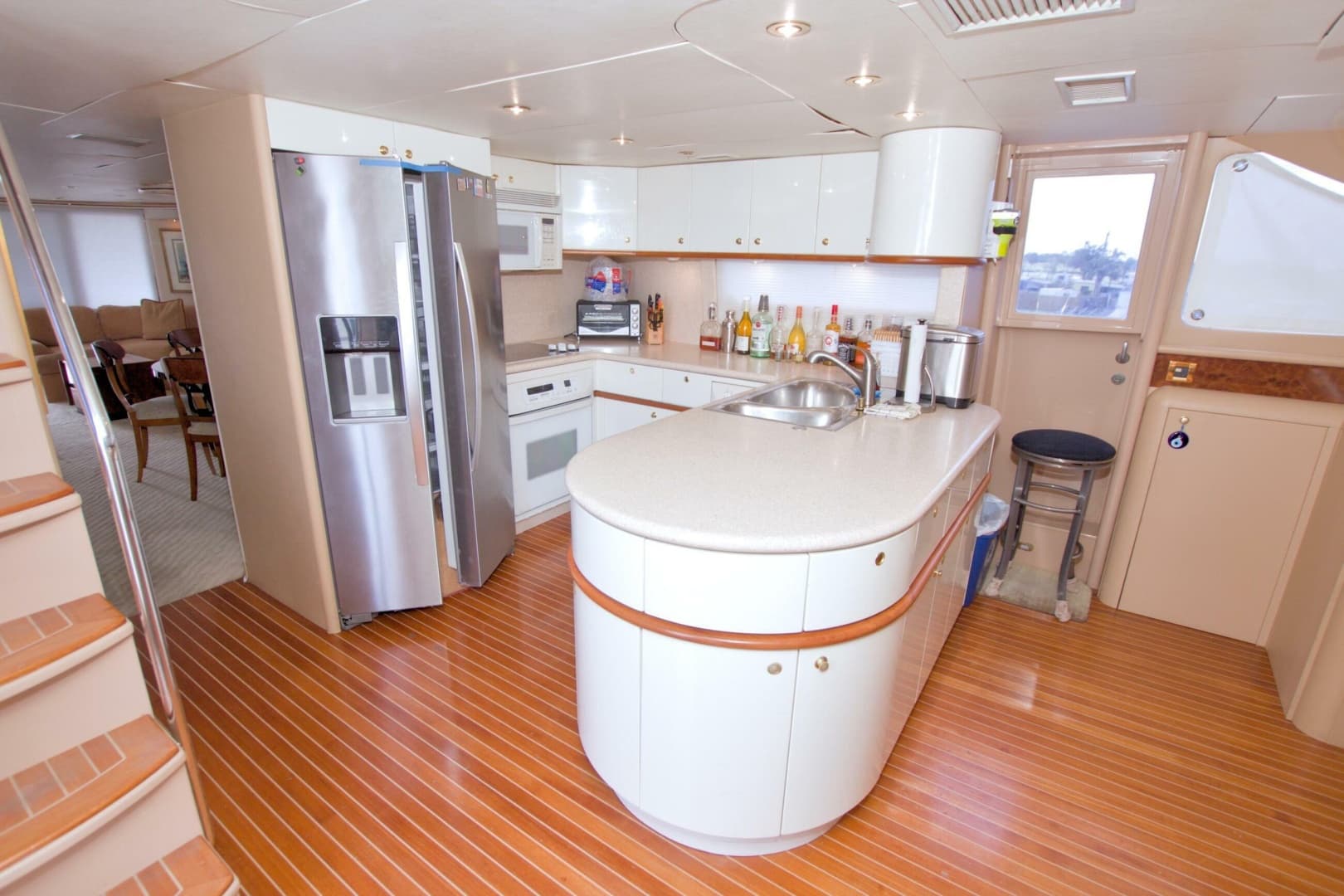 1998 Lazzara Yachts 76 Skylounge Grand Salon