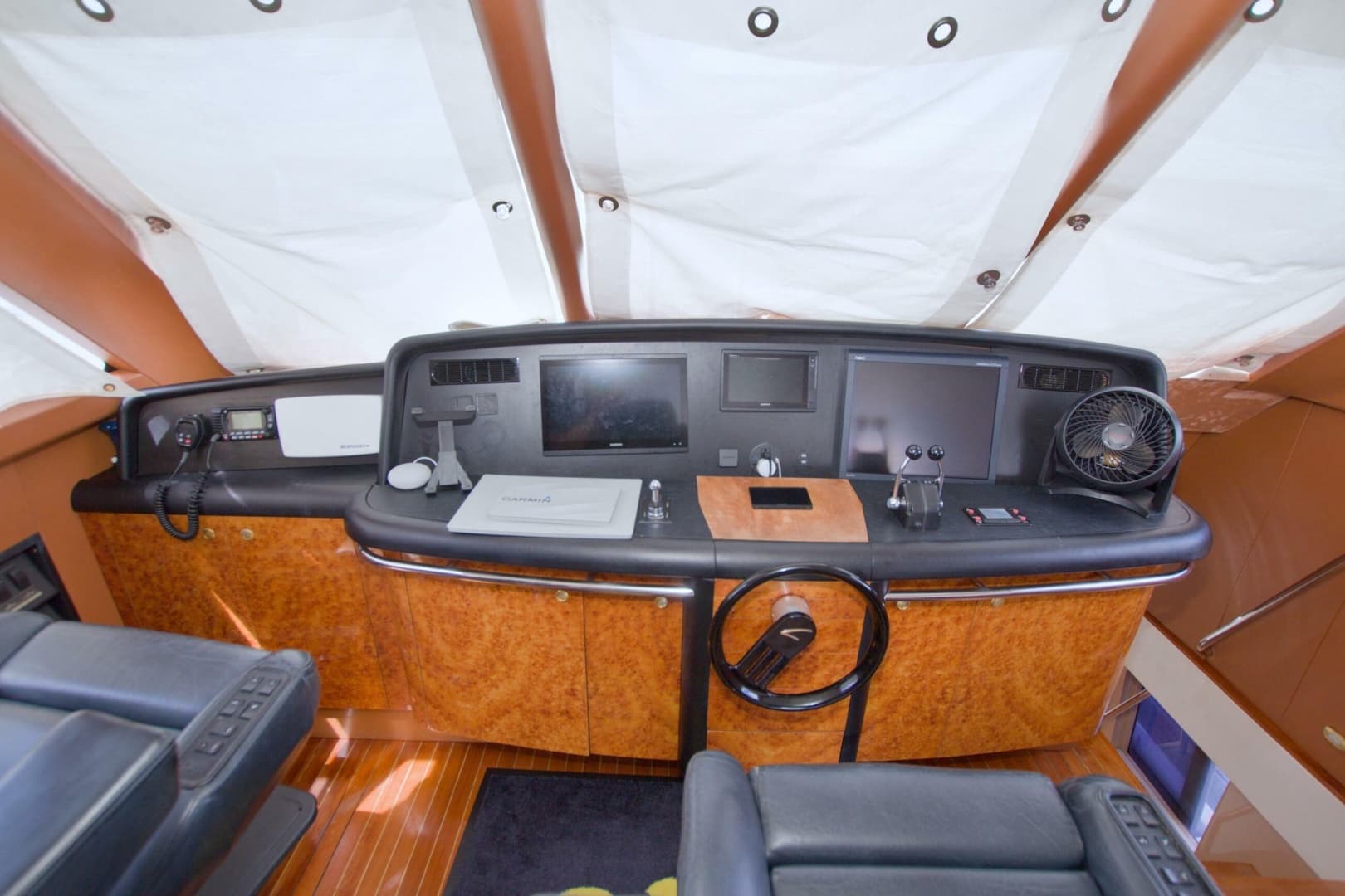 1998 Lazzara Yachts 76 Skylounge Grand Salon