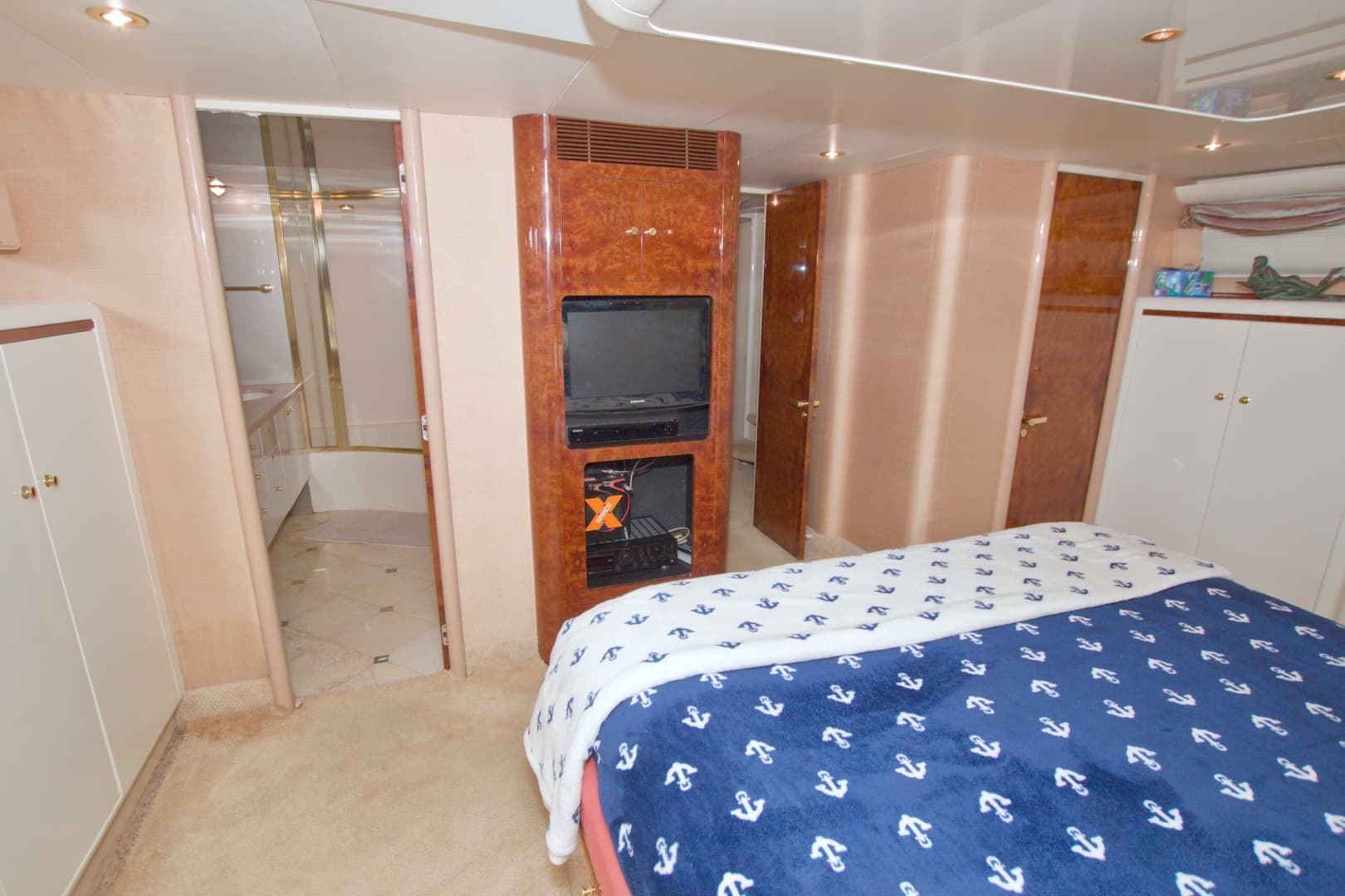 1998 Lazzara Yachts 76 Skylounge Grand Salon
