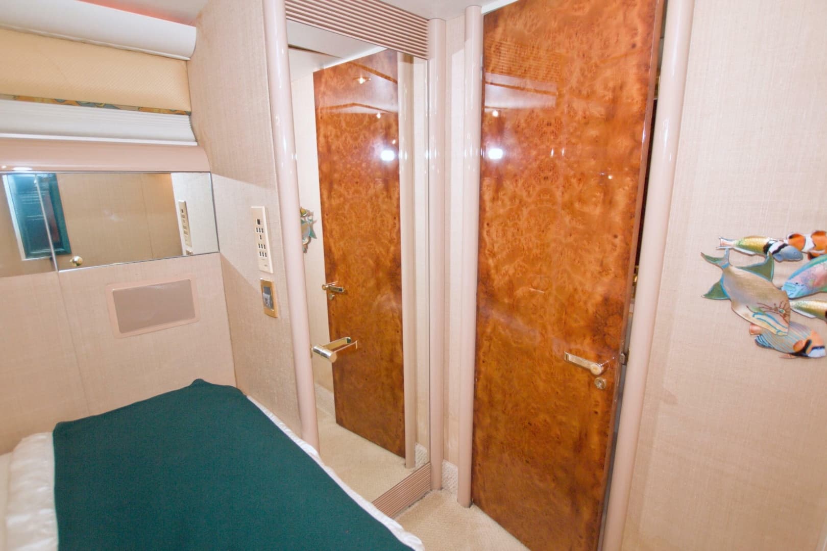 1998 Lazzara Yachts 76 Skylounge Grand Salon