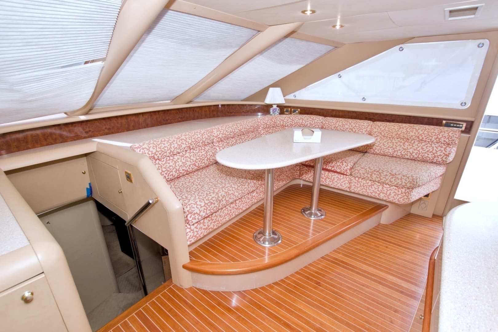 1998 Lazzara Yachts 76 Skylounge Grand Salon