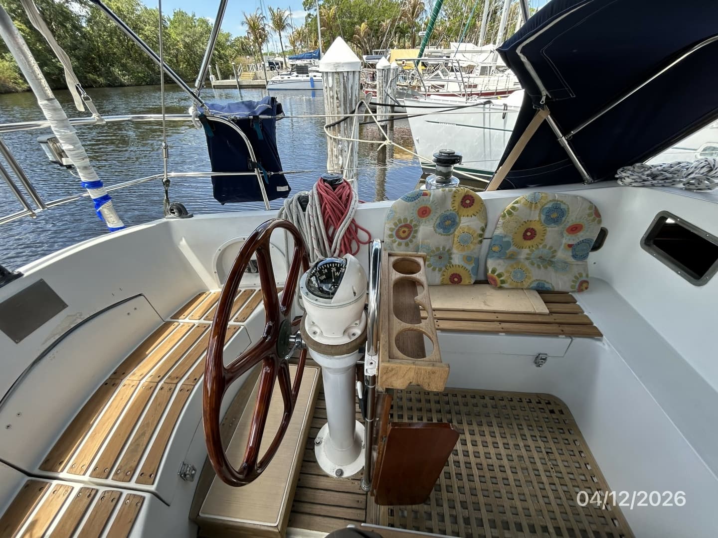 41' Rival cockpit port