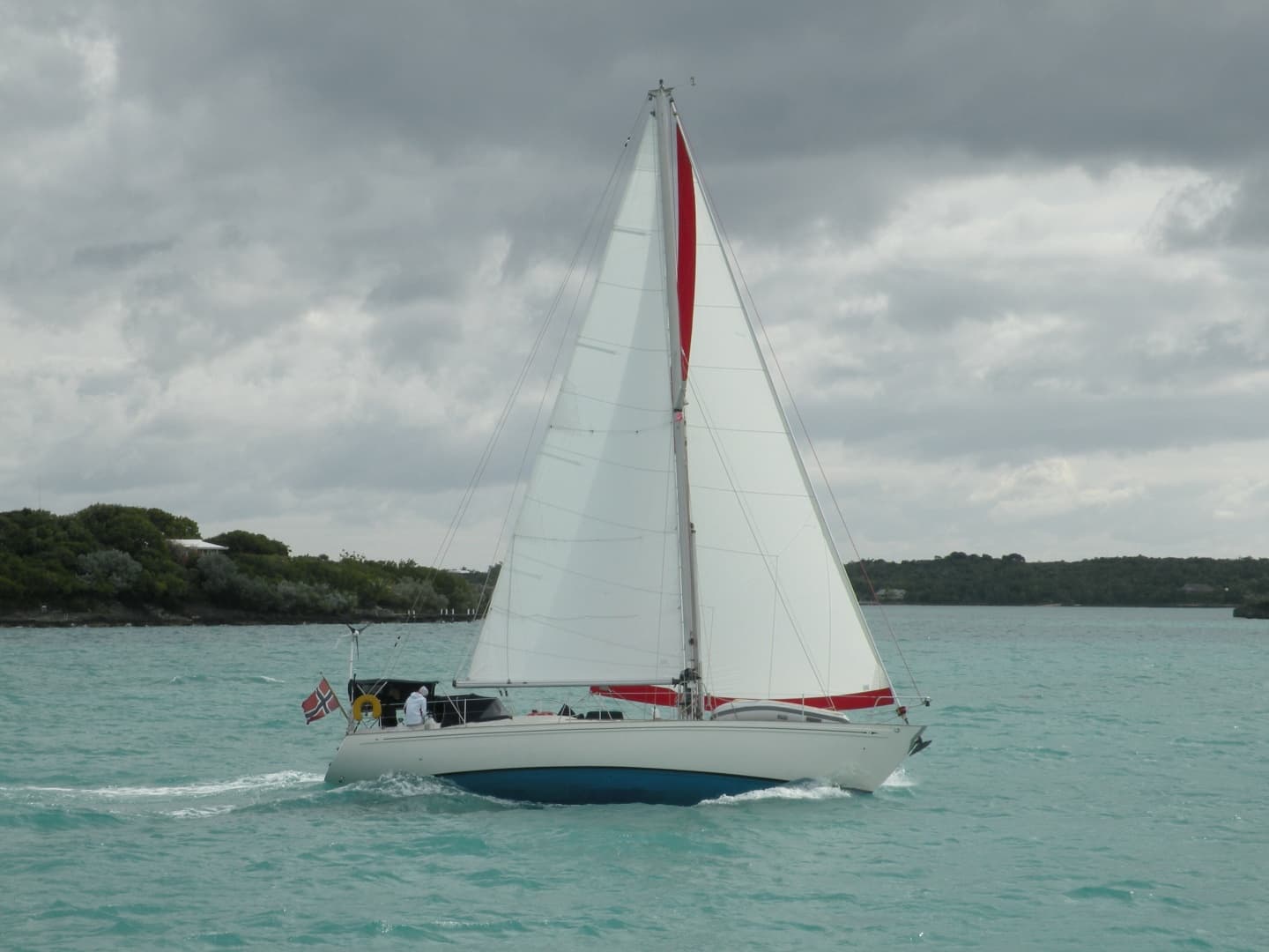 41' Rival under sail2