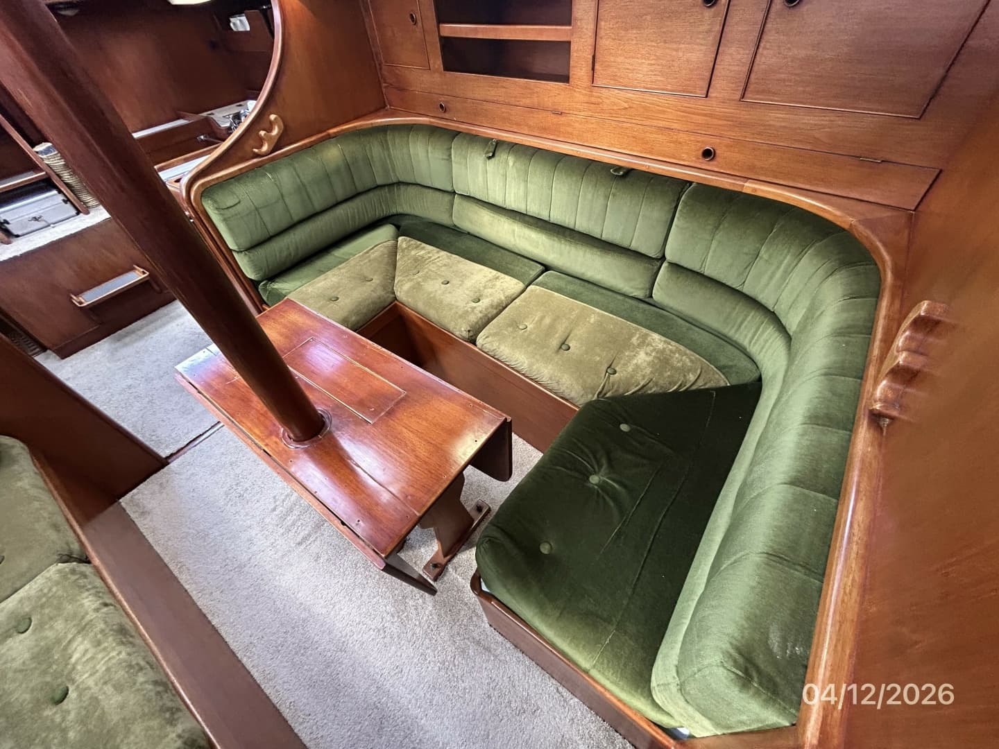 41' Rival salon port seating2