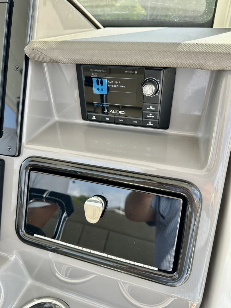 PURSUIT 28 S288 - Helm