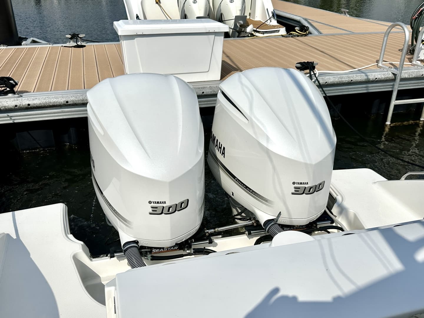 PURSUIT 28 S288 - Engines