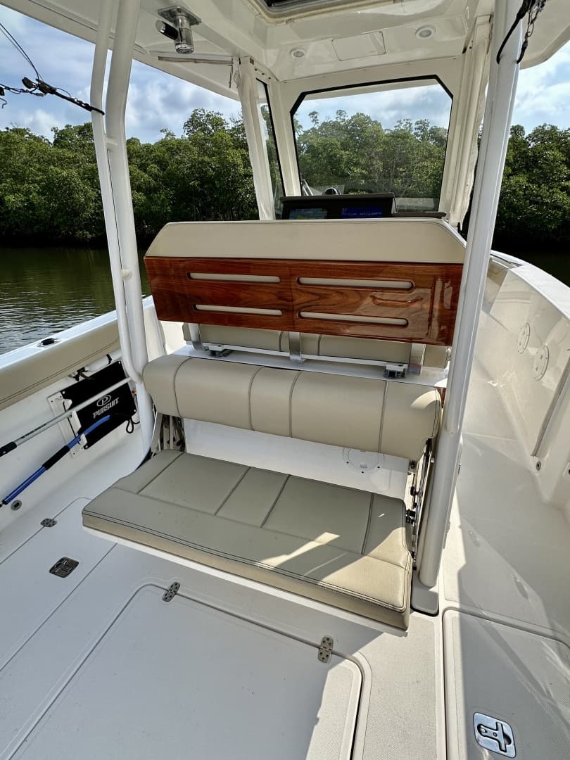 PURSUIT 28 S288 - Cockpit Seating