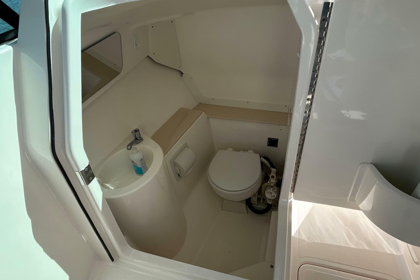 2016 Pursuit DC 265 Dual Console