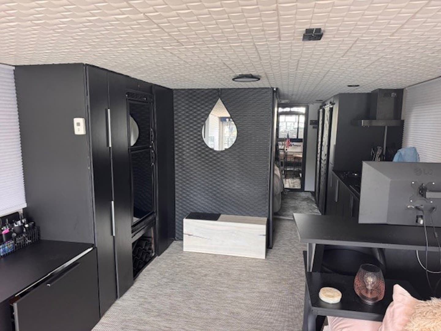 1985 Three Buoys Houseboat