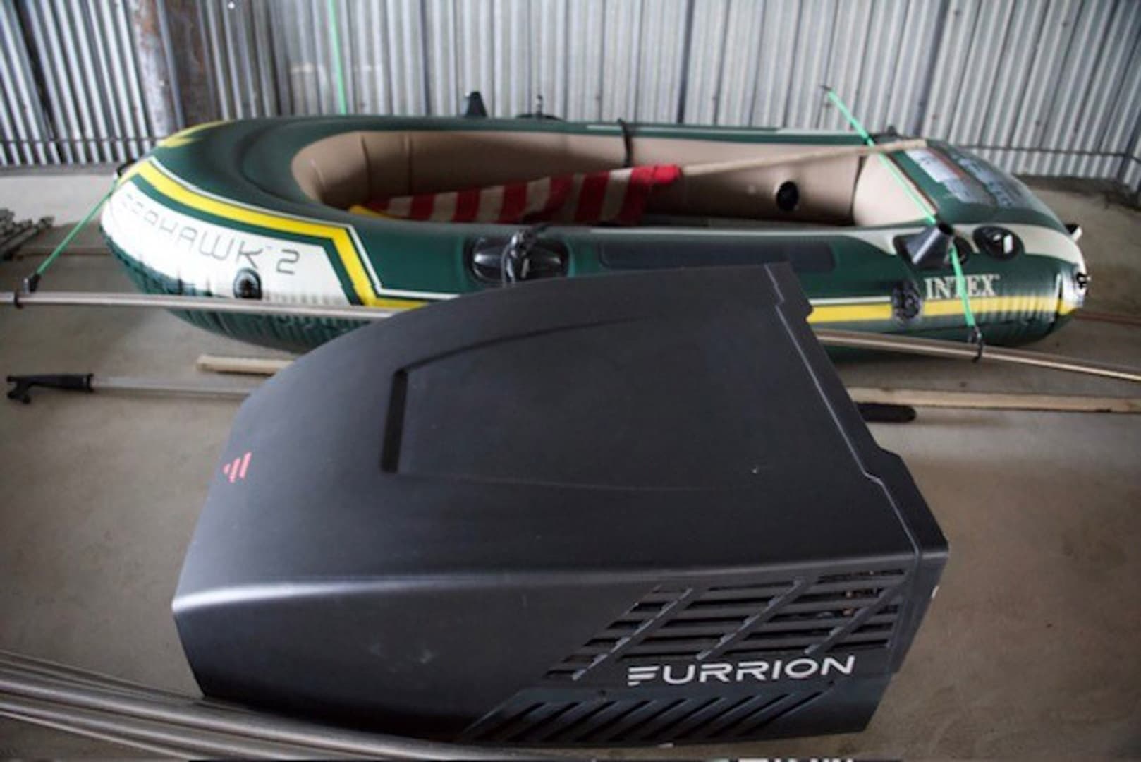 1985 Three Buoys Houseboat
