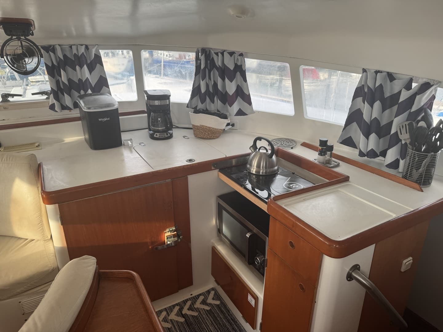 2004 Lagoon 410 S2