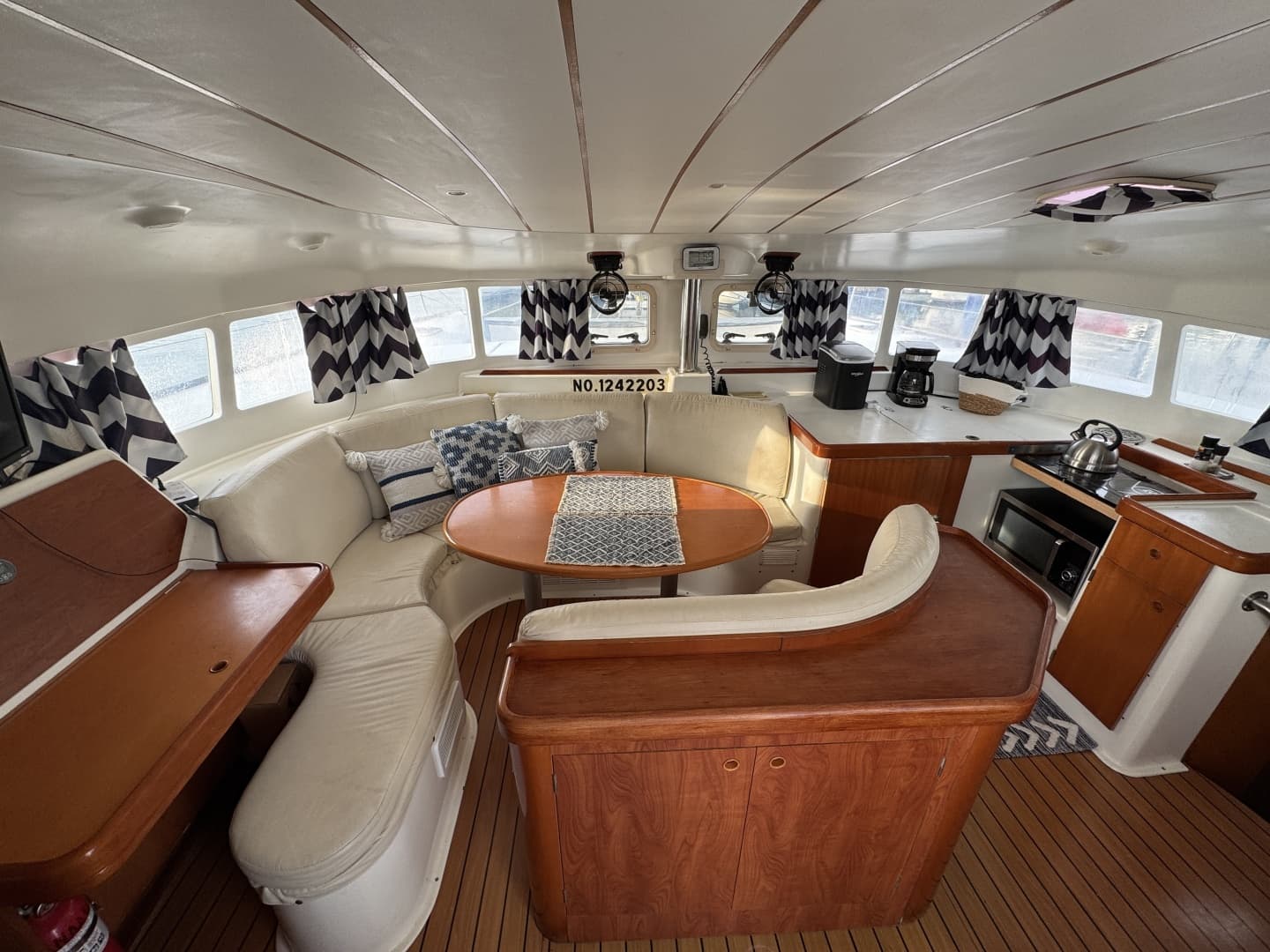 2004 Lagoon 410 S2