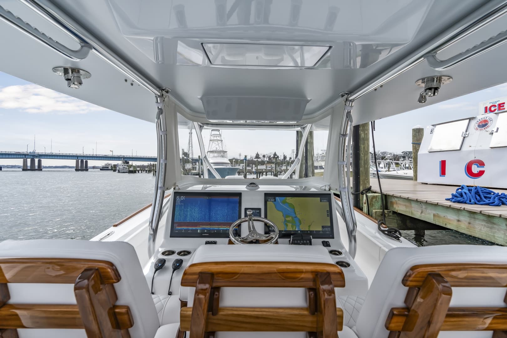 2026 Front Runner 39 Center Console