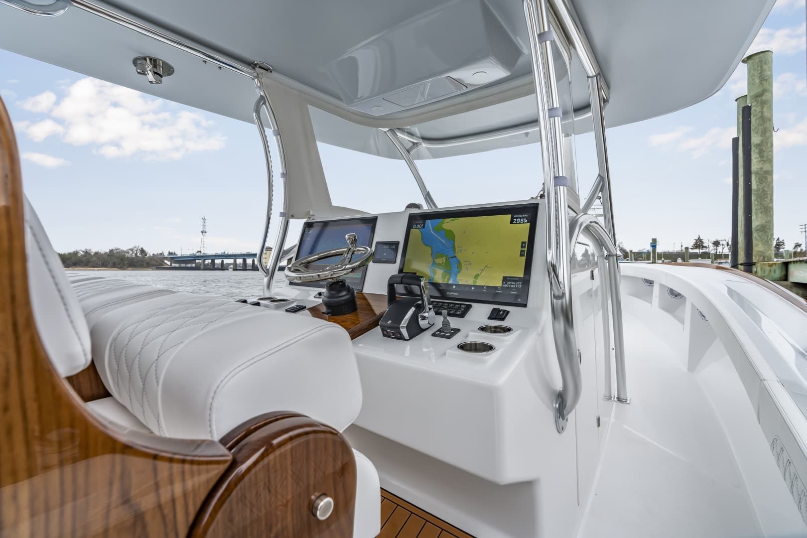 2026 Front Runner 39 Center Console