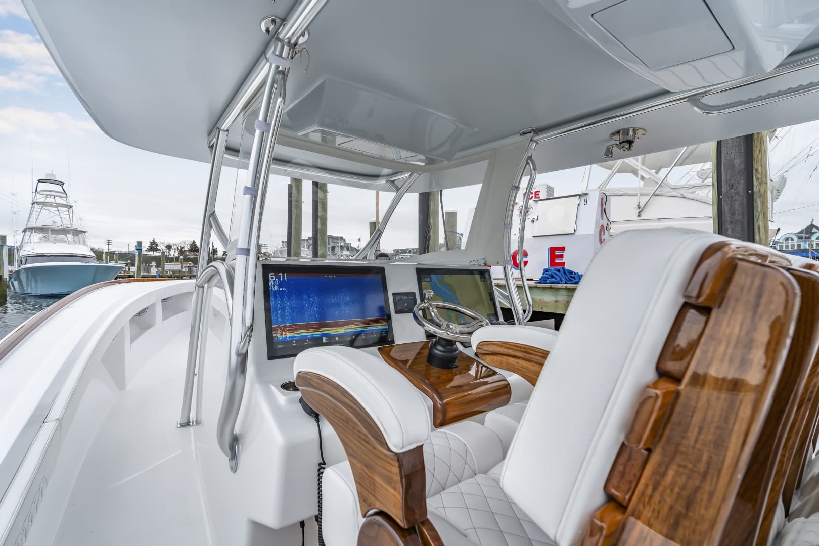 2026 Front Runner 39 Center Console