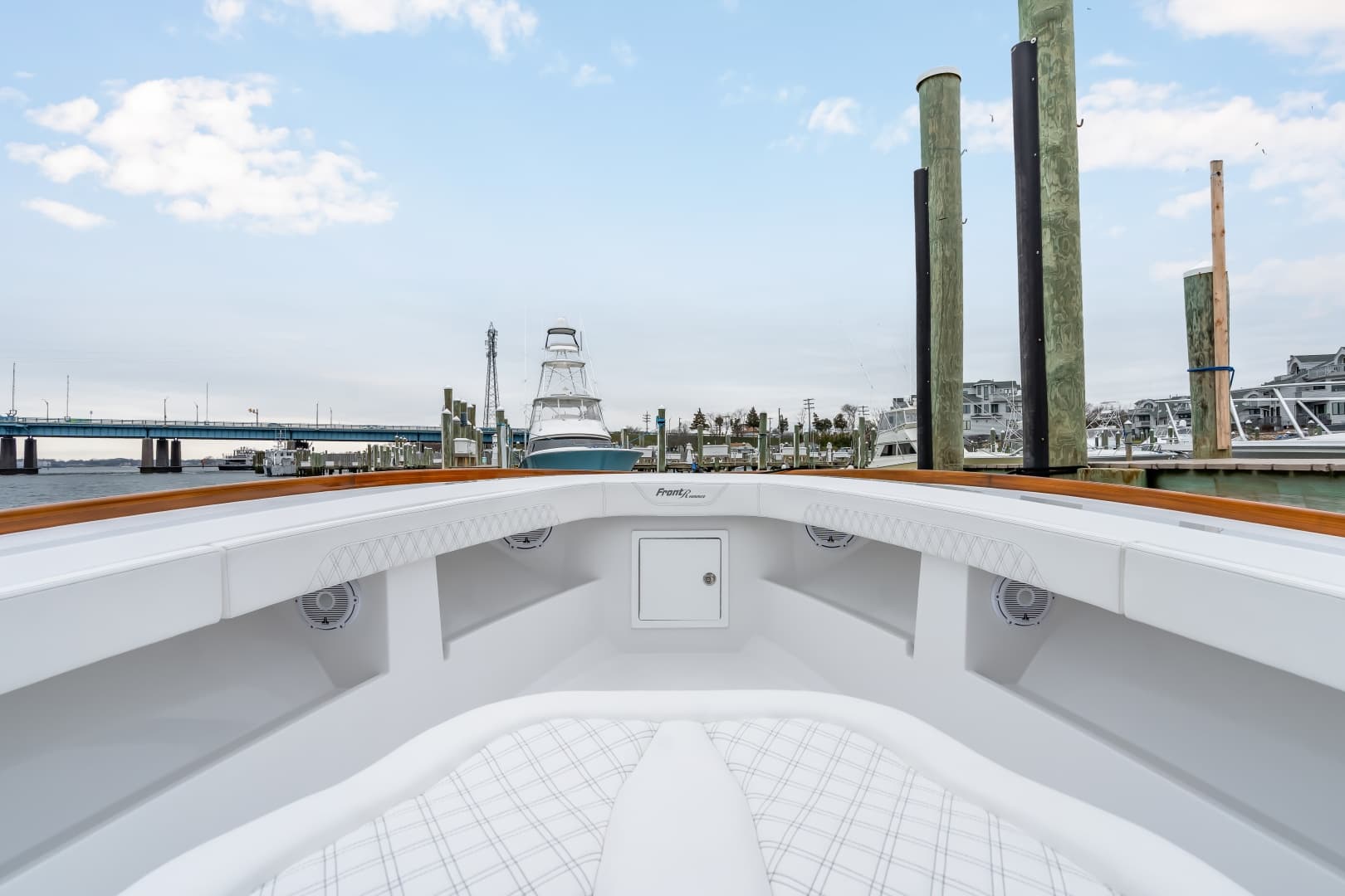 2026 Front Runner 39 Center Console