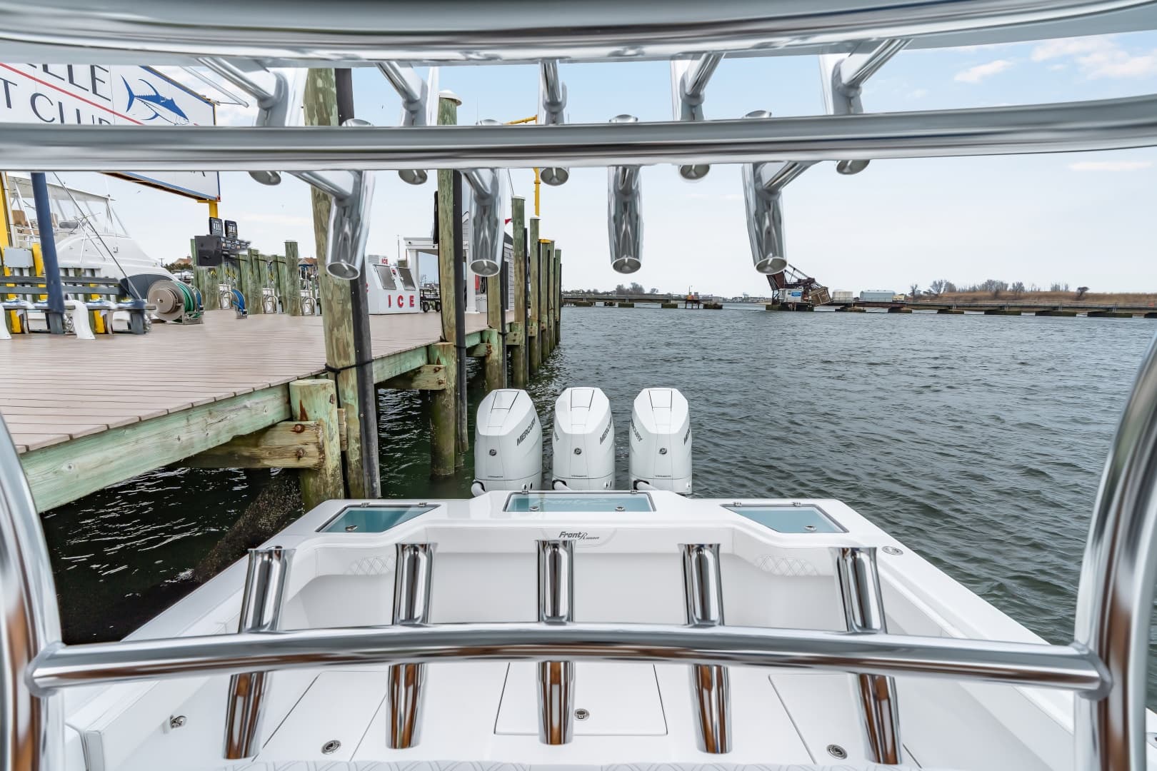 2026 Front Runner 39 Center Console