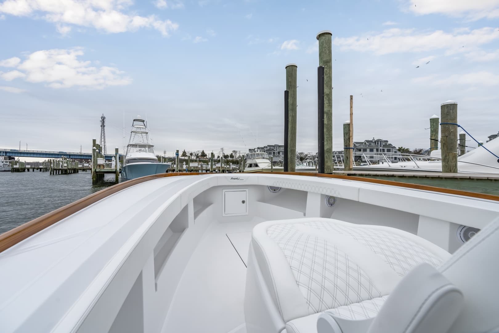 2026 Front Runner 39 Center Console