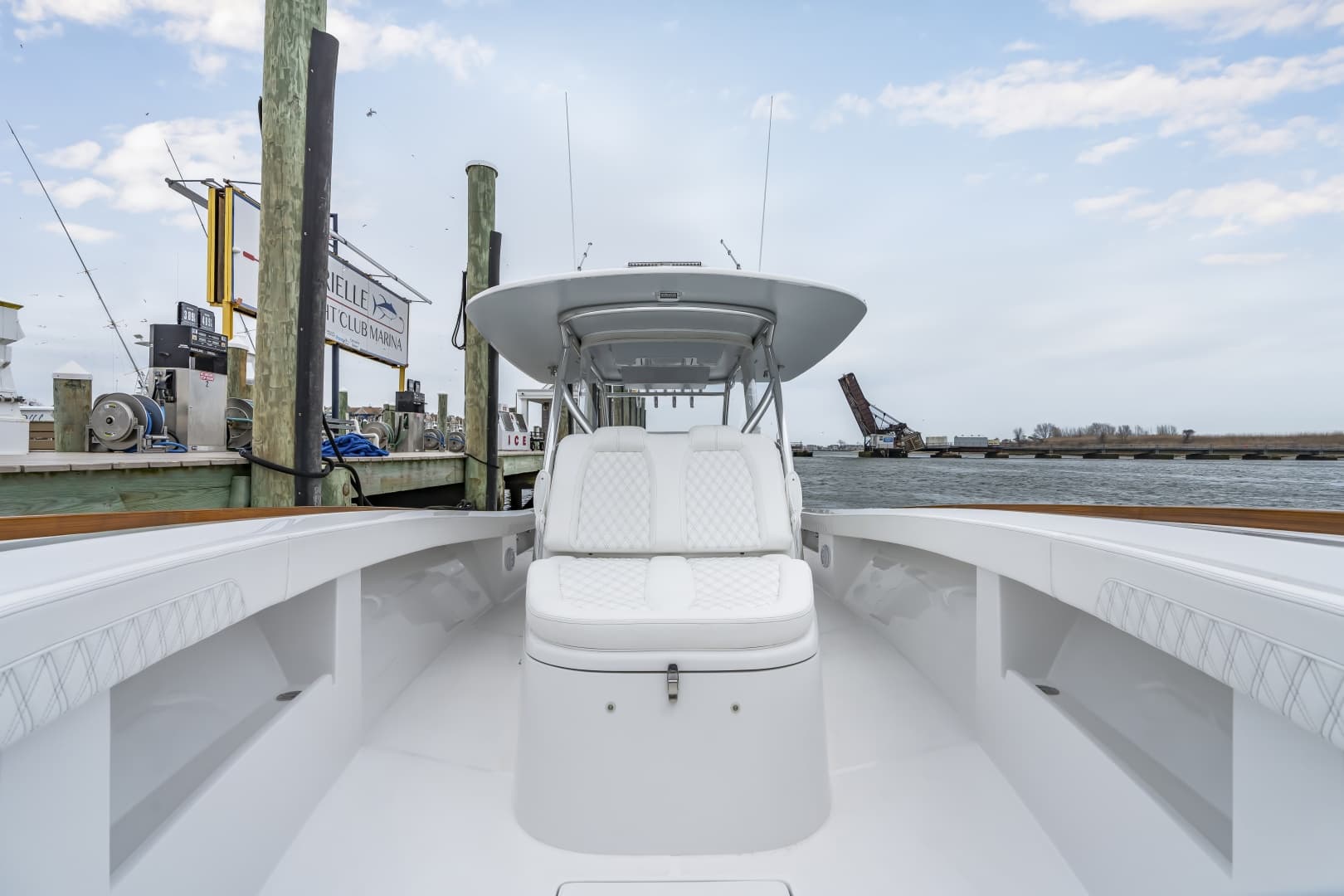 2026 Front Runner 39 Center Console