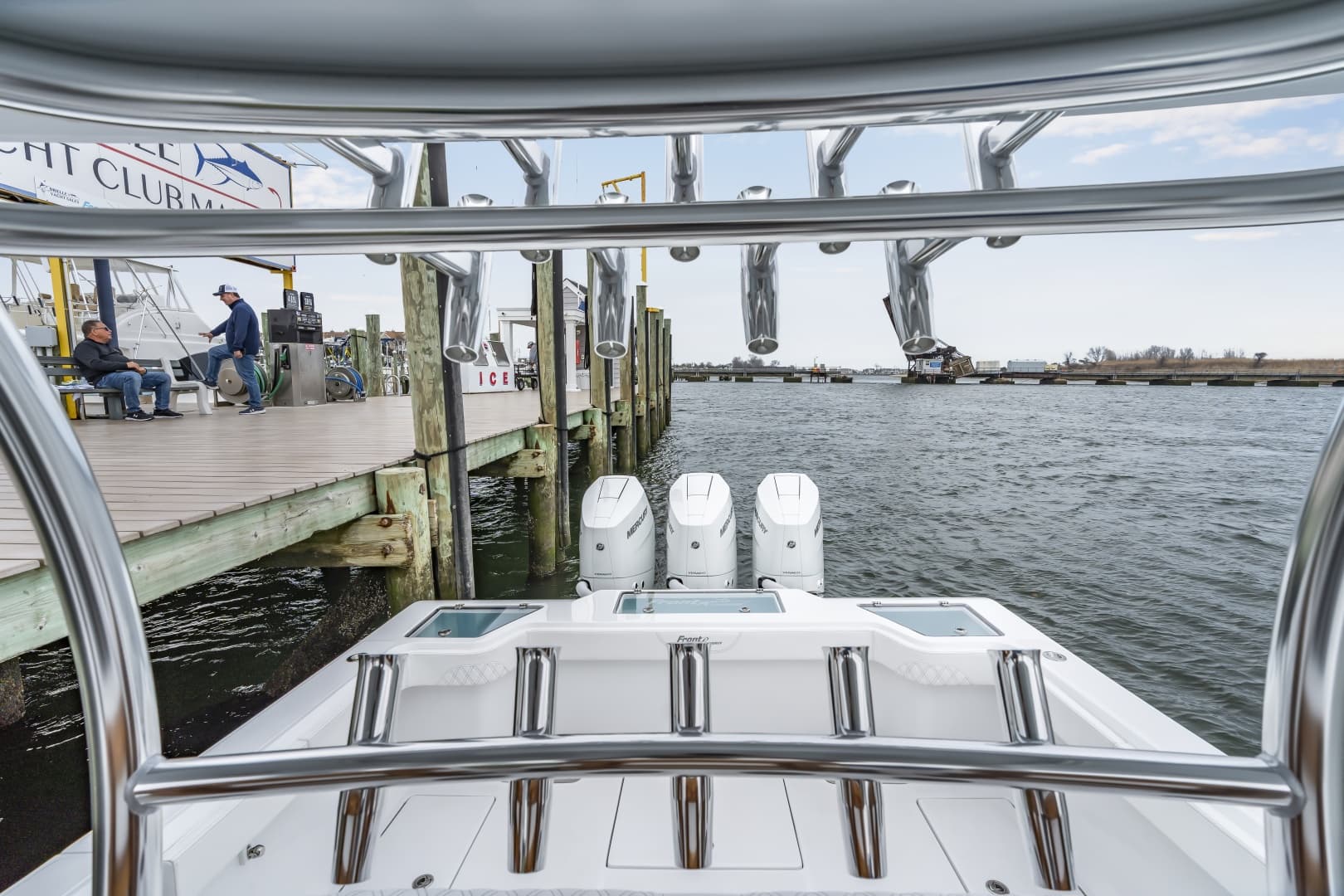 2026 Front Runner 39 Center Console