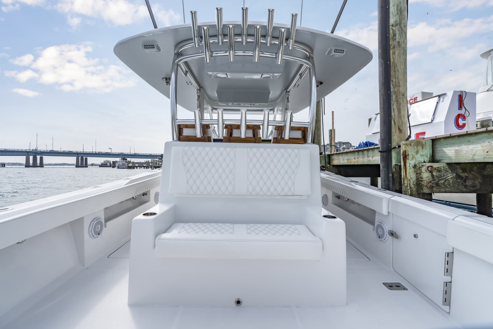 2026 Front Runner 39 Center Console